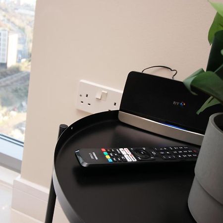 The Skyline - Luxury City Centre Flat With Designated Parking Cardiff Bagian luar foto