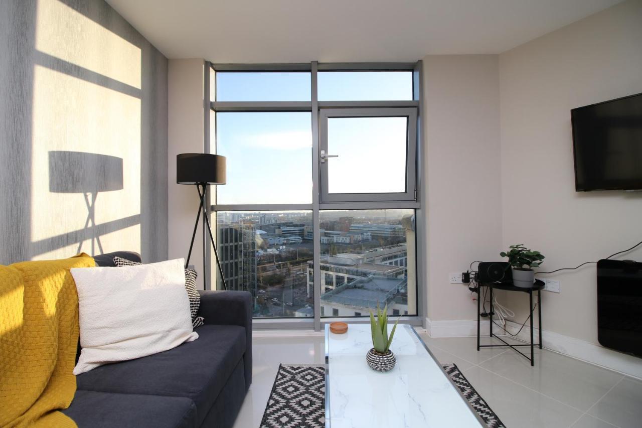 The Skyline - Luxury City Centre Flat With Designated Parking Cardiff Bagian luar foto