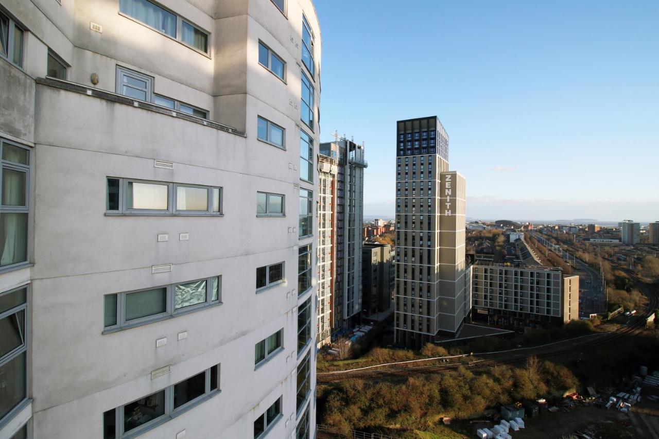 The Skyline - Luxury City Centre Flat With Designated Parking Cardiff Bagian luar foto