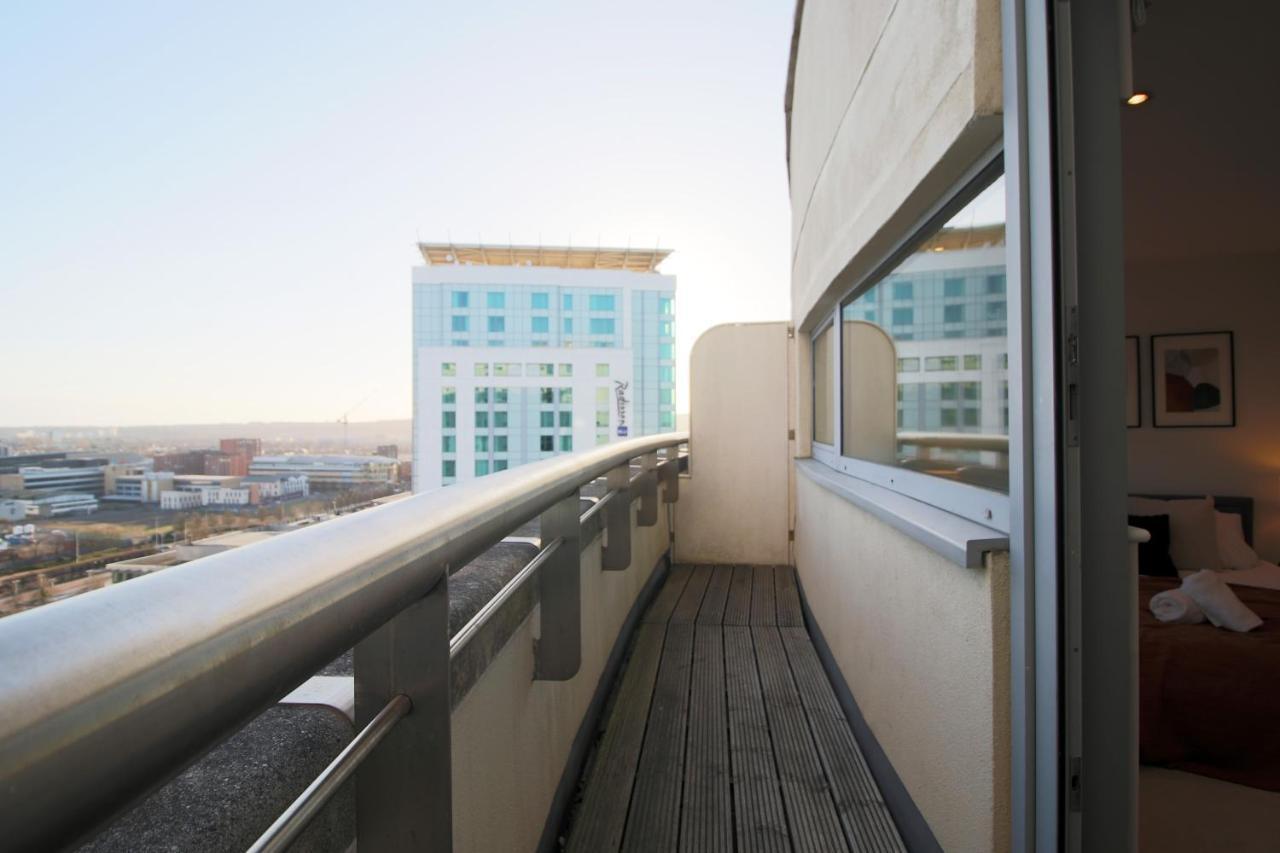 The Skyline - Luxury City Centre Flat With Designated Parking Cardiff Bagian luar foto