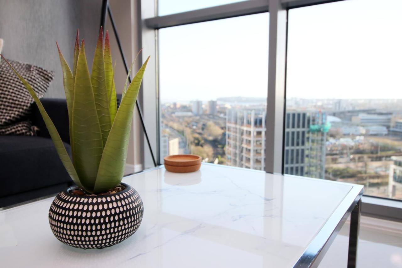 The Skyline - Luxury City Centre Flat With Designated Parking Cardiff Bagian luar foto