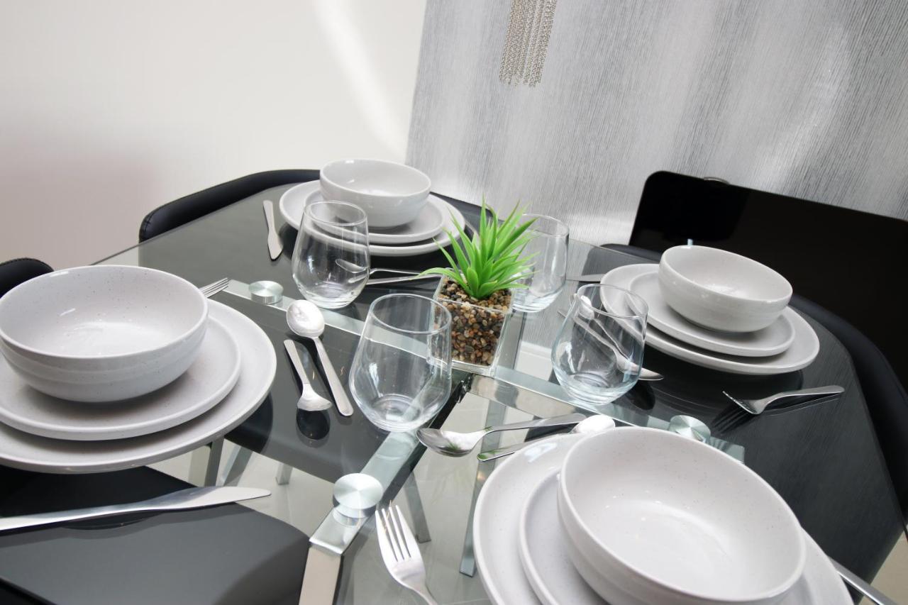 The Skyline - Luxury City Centre Flat With Designated Parking Cardiff Bagian luar foto