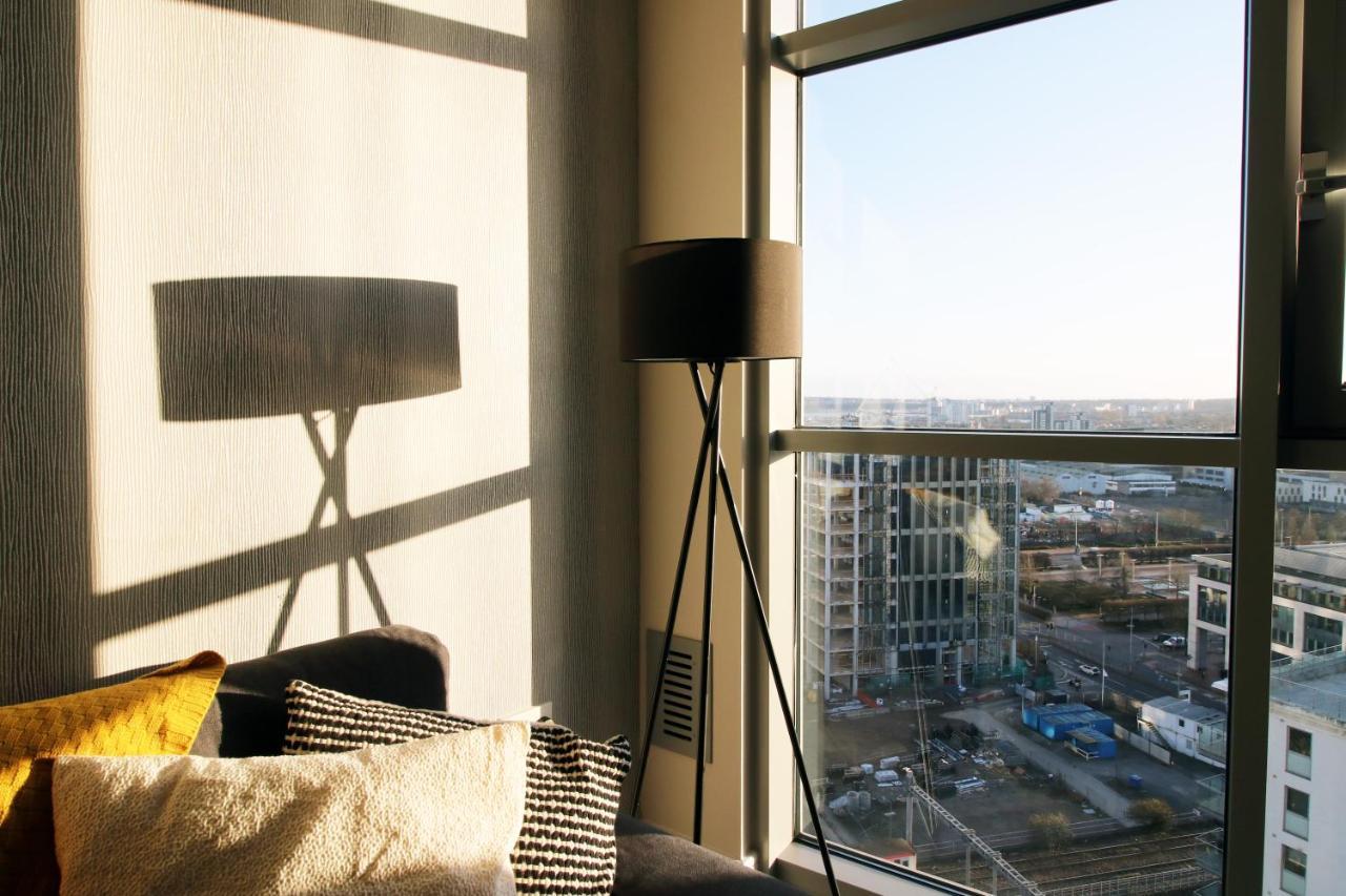 The Skyline - Luxury City Centre Flat With Designated Parking Cardiff Bagian luar foto