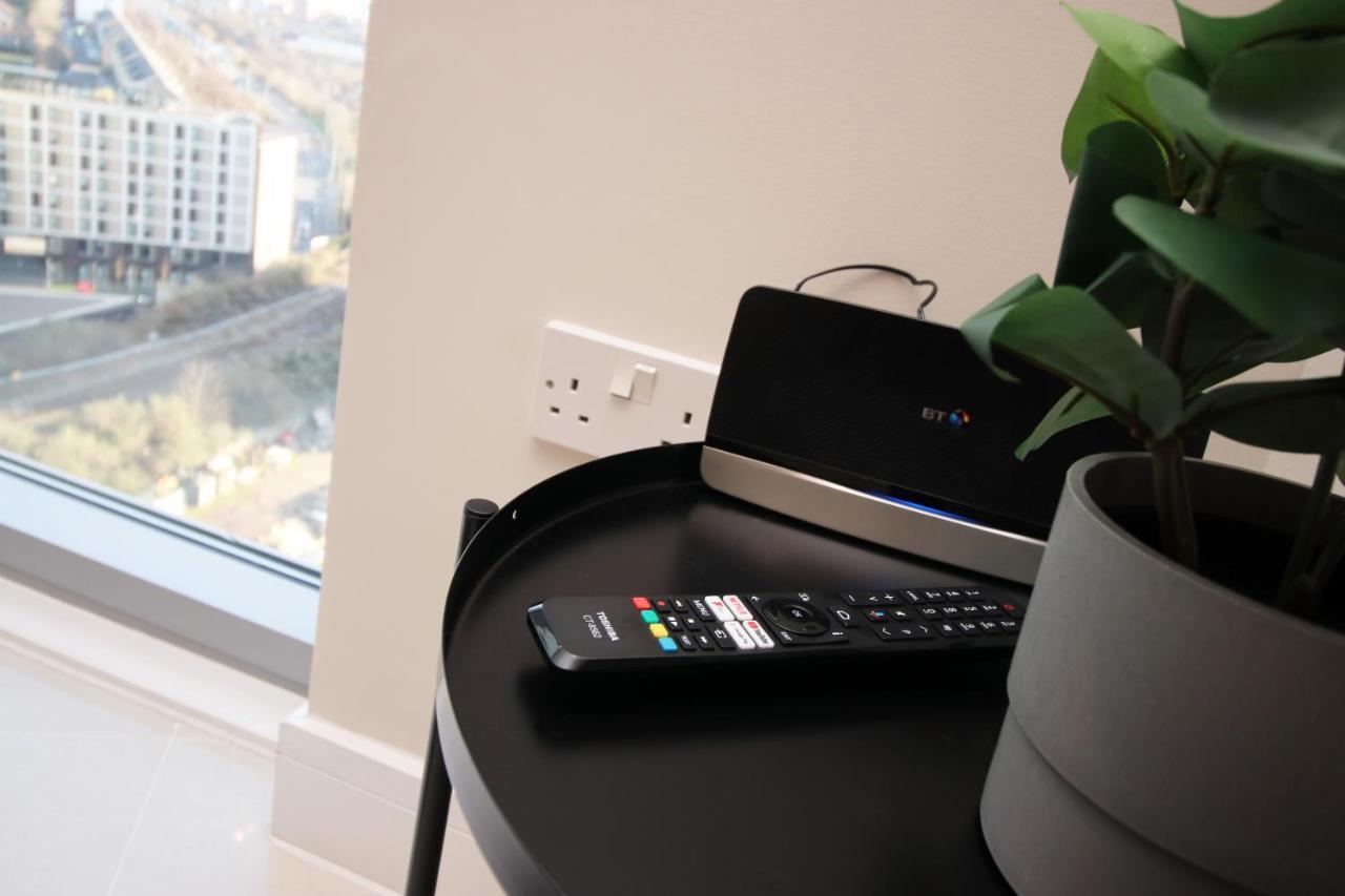 The Skyline - Luxury City Centre Flat With Designated Parking Cardiff Bagian luar foto
